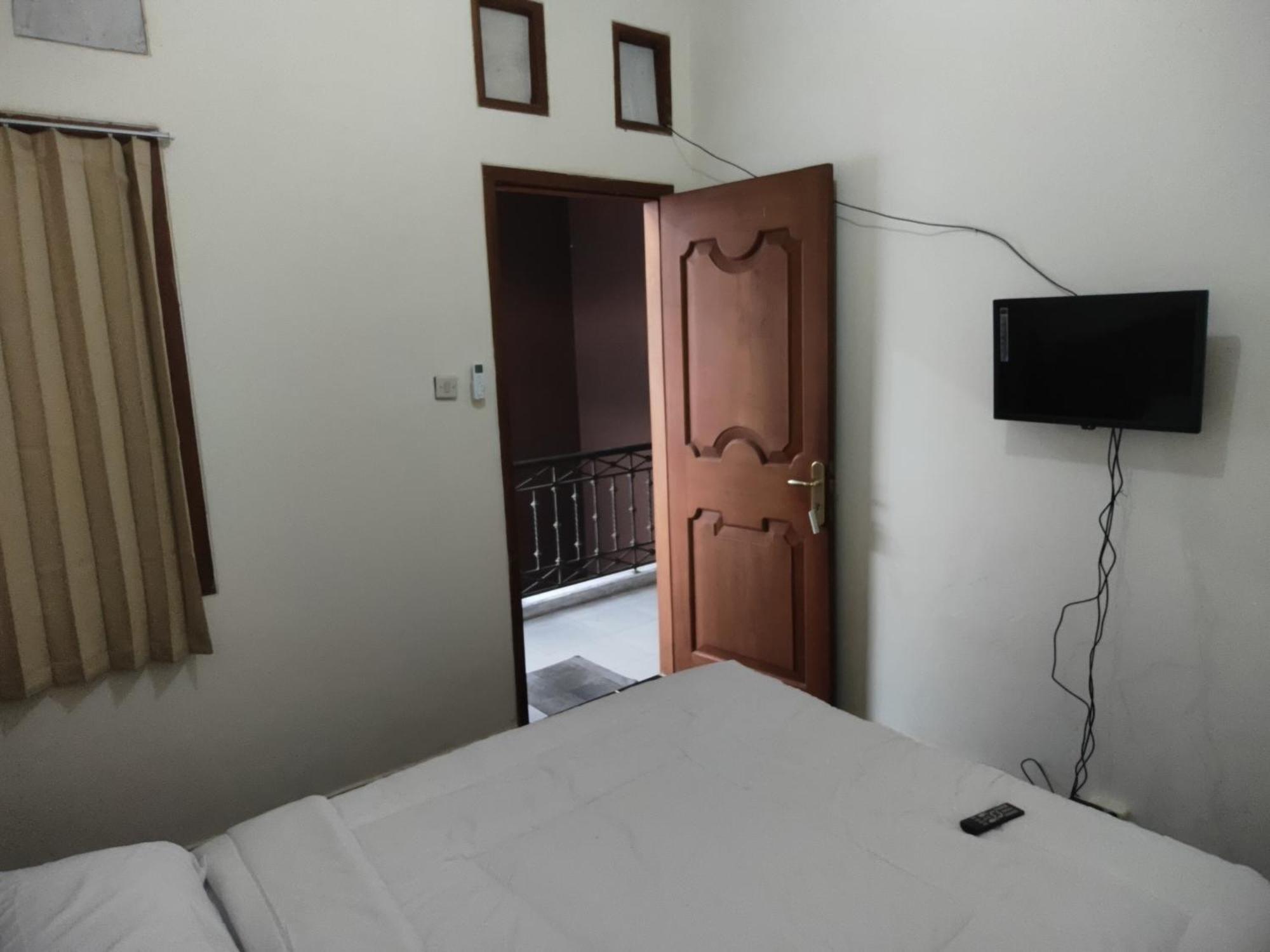 Tirto 27 Homestay Джокьякарта Экстерьер фото