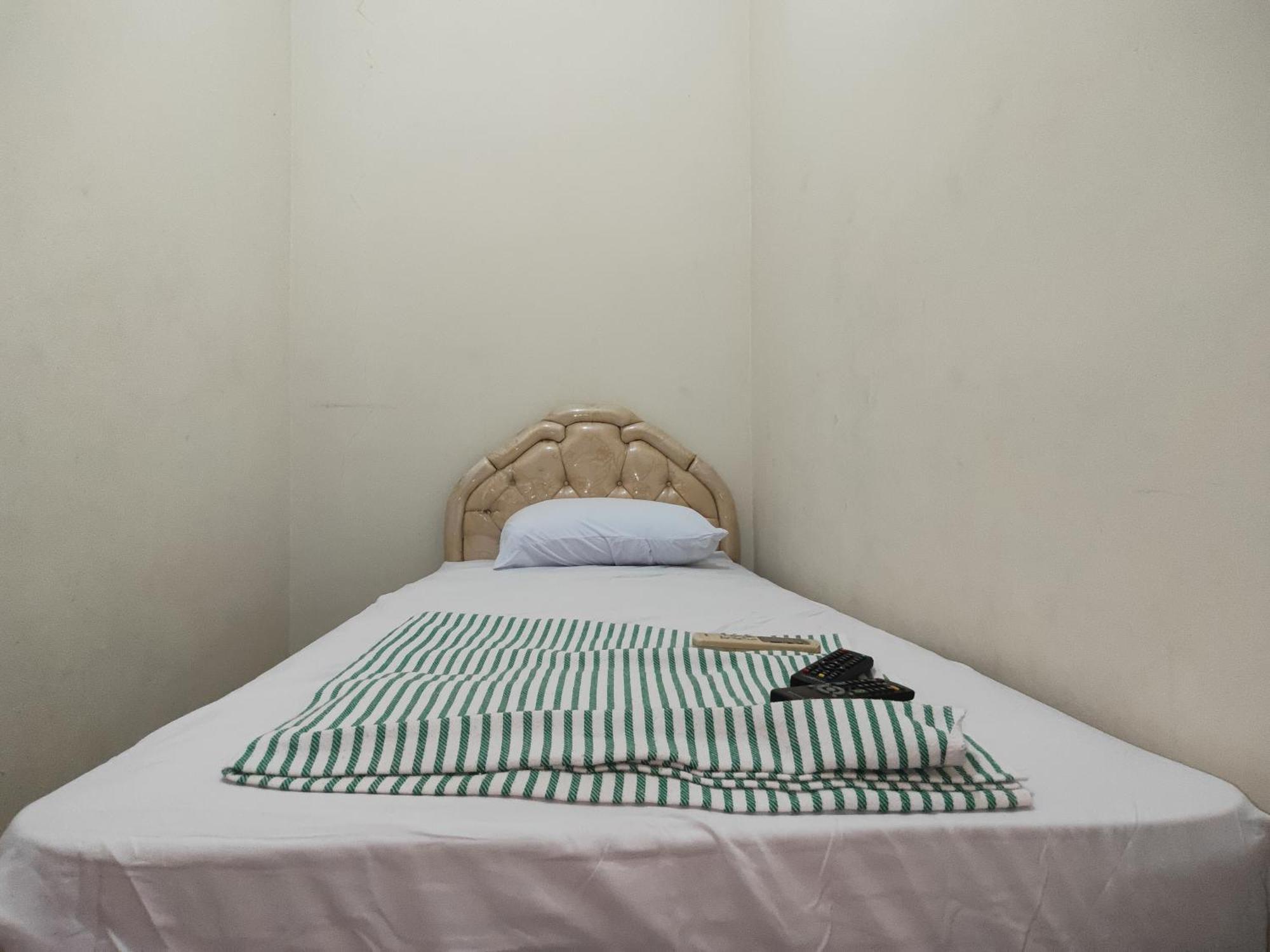 Tirto 27 Homestay Джокьякарта Экстерьер фото