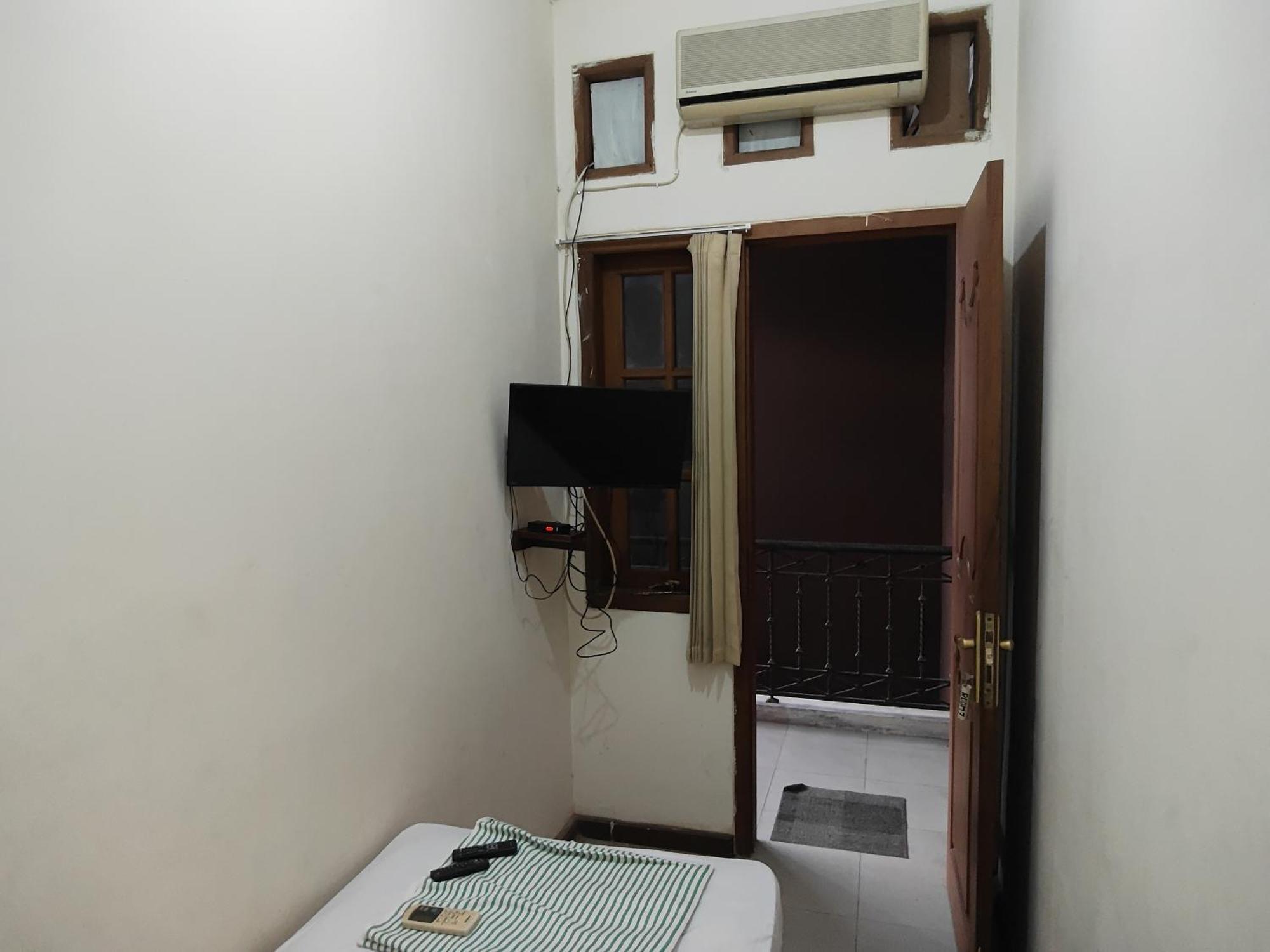 Tirto 27 Homestay Джокьякарта Экстерьер фото