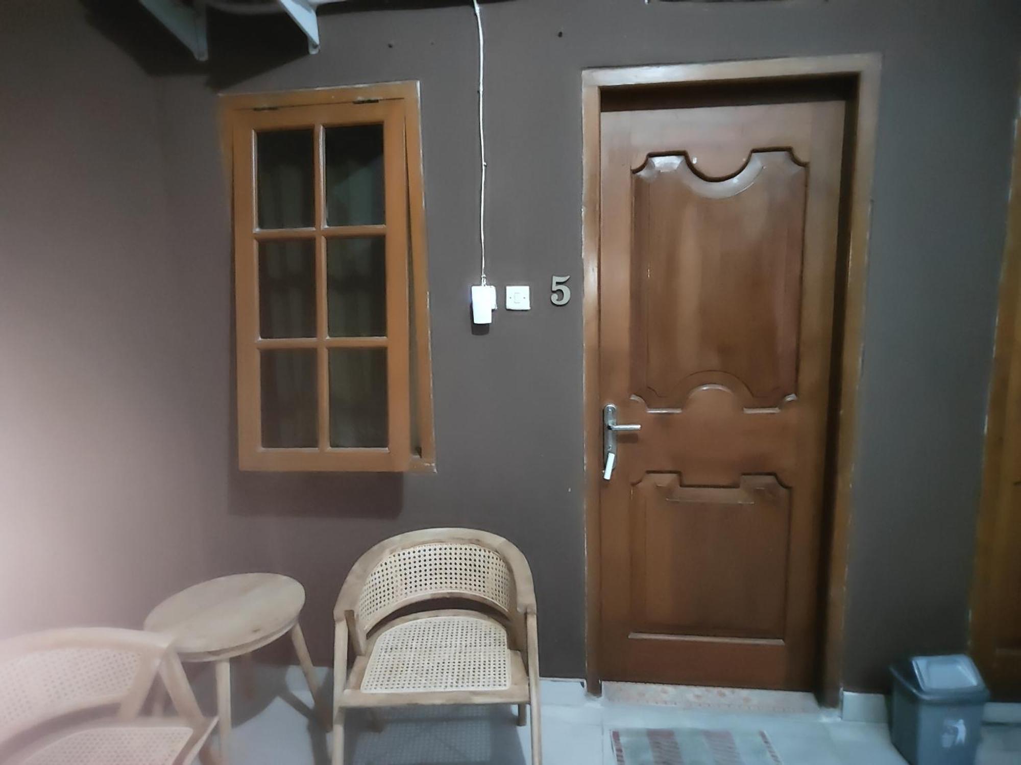 Tirto 27 Homestay Джокьякарта Экстерьер фото
