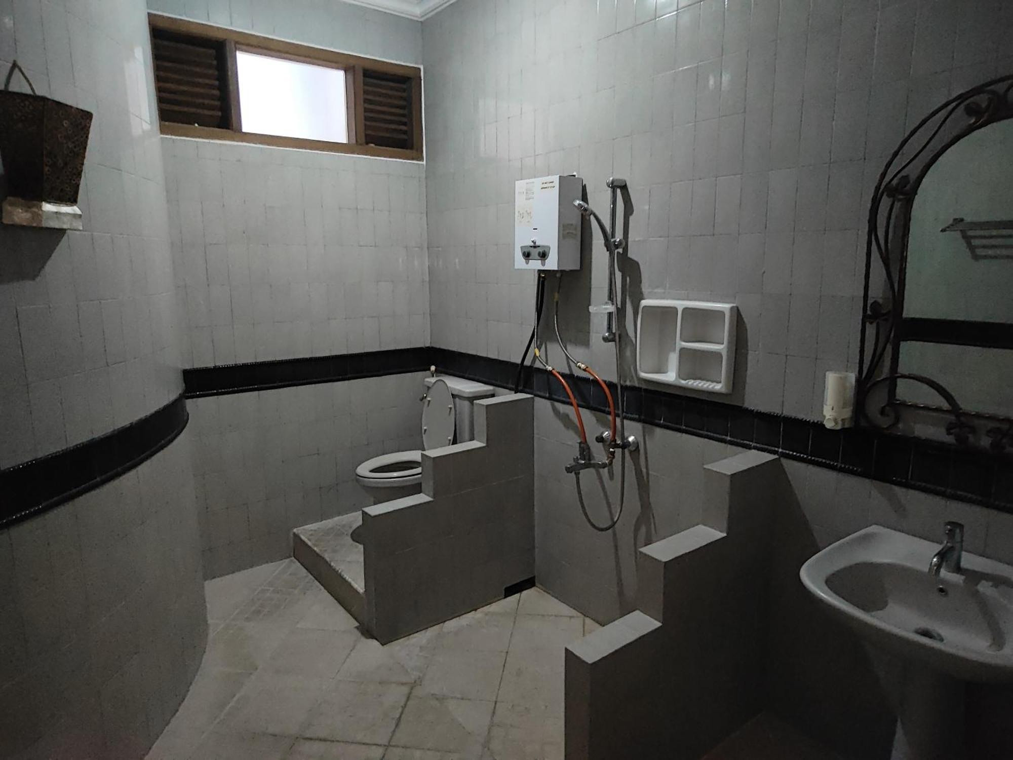 Tirto 27 Homestay Джокьякарта Экстерьер фото