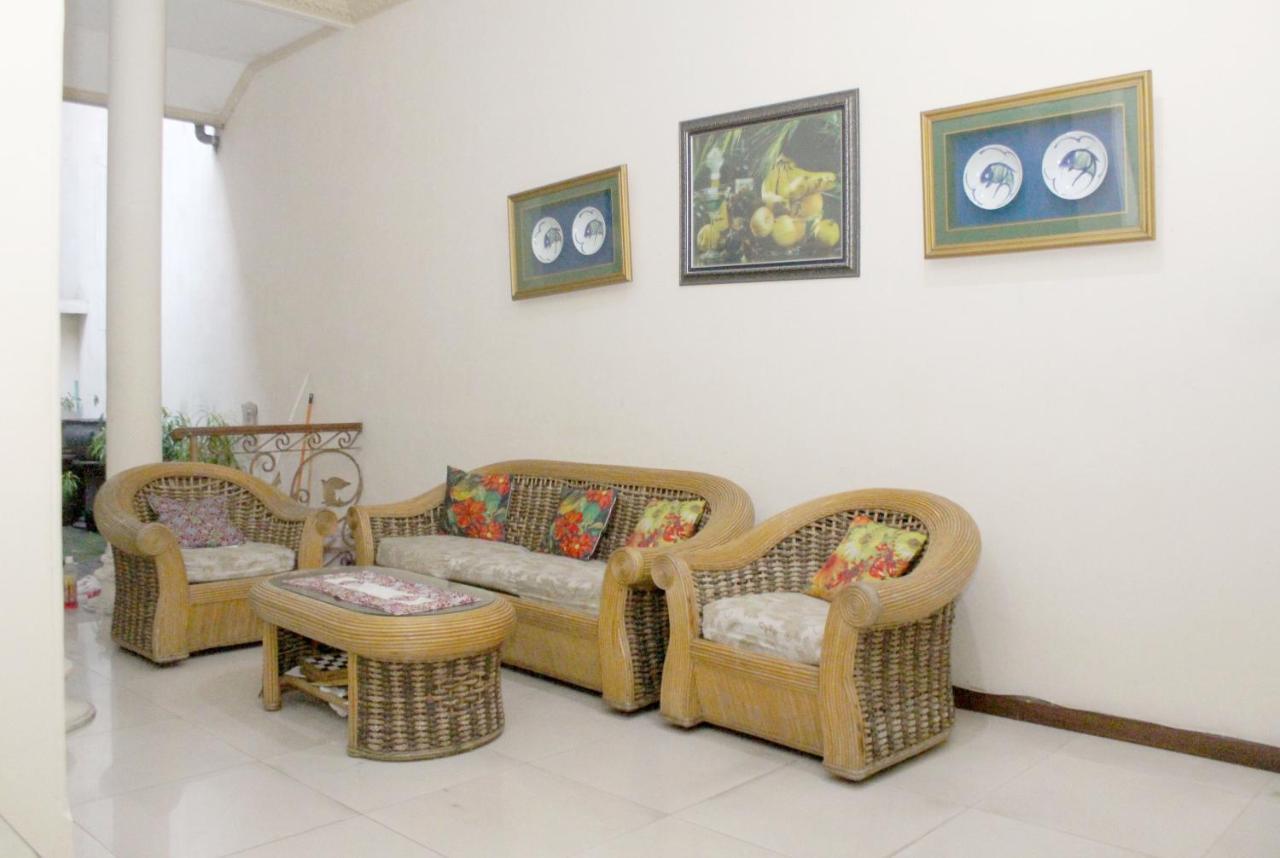 Tirto 27 Homestay Джокьякарта Экстерьер фото